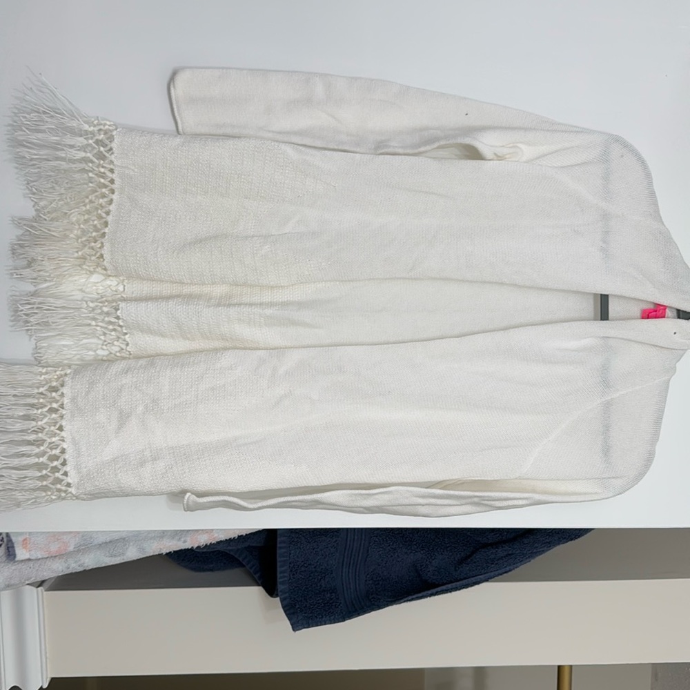 White Lilly Pulitzer sweater. Good condition size small